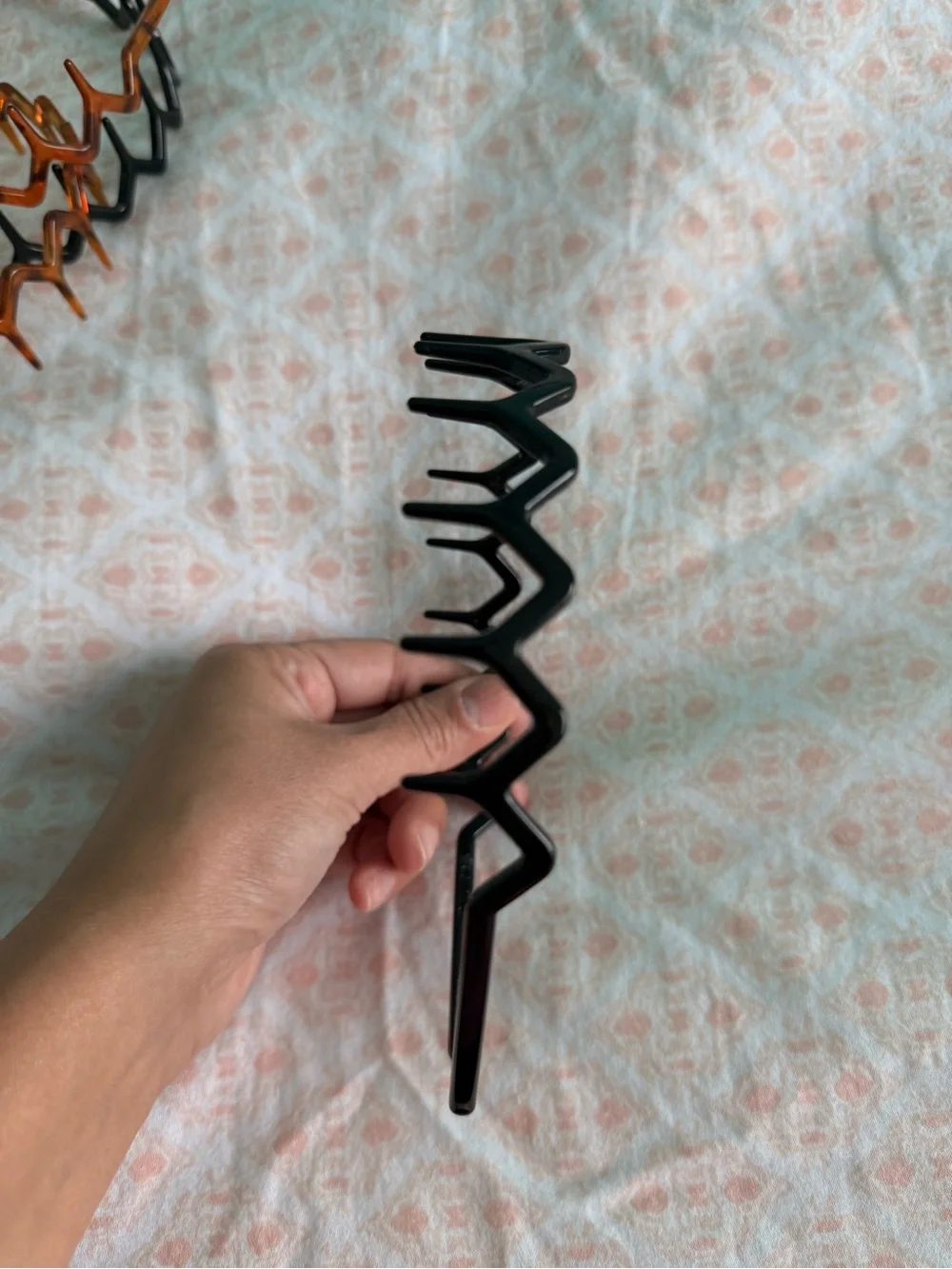 Zigzag Plastic Headband - Black and Tortoiseshell